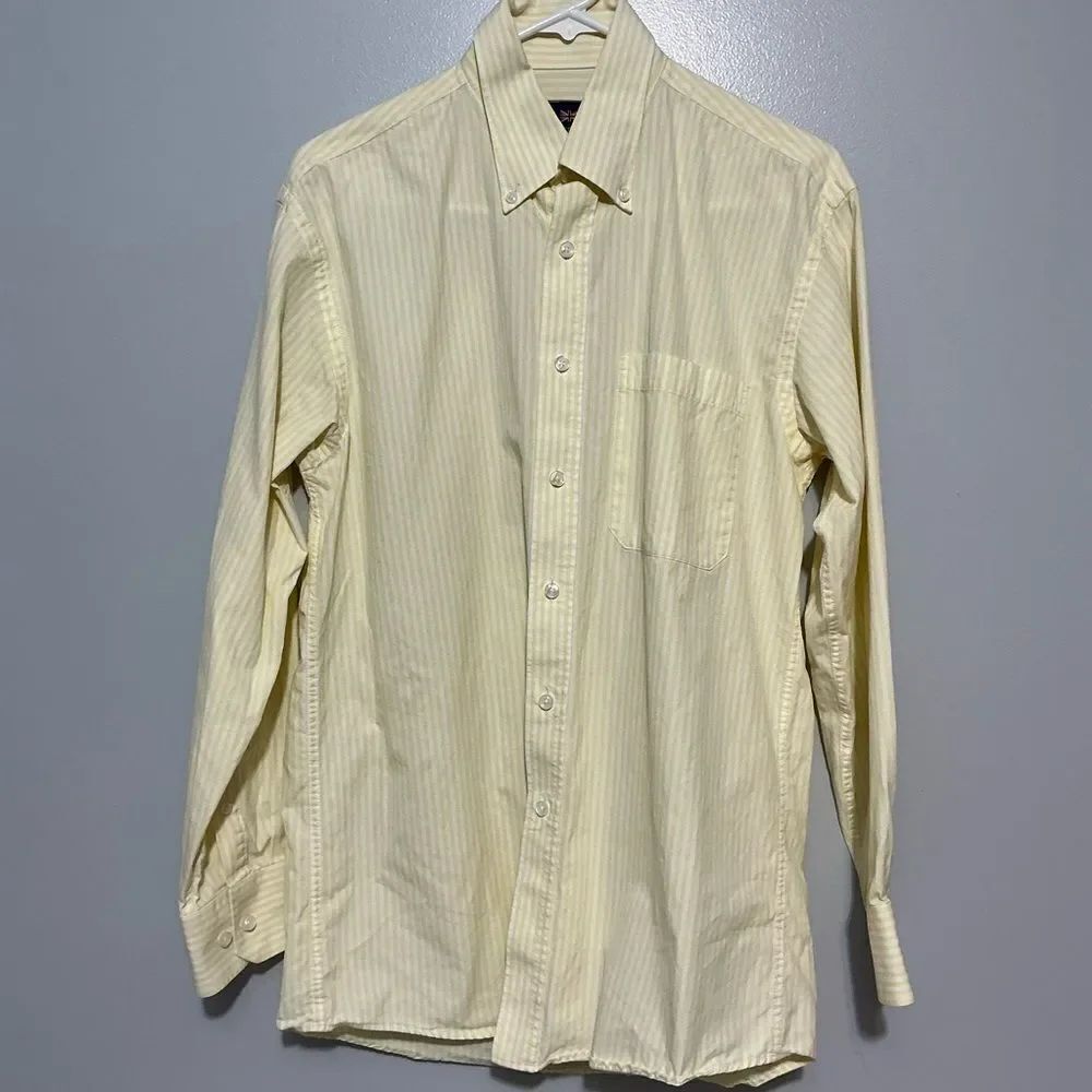 T.Harris Men's yellow and white Striped button down Shirt size M